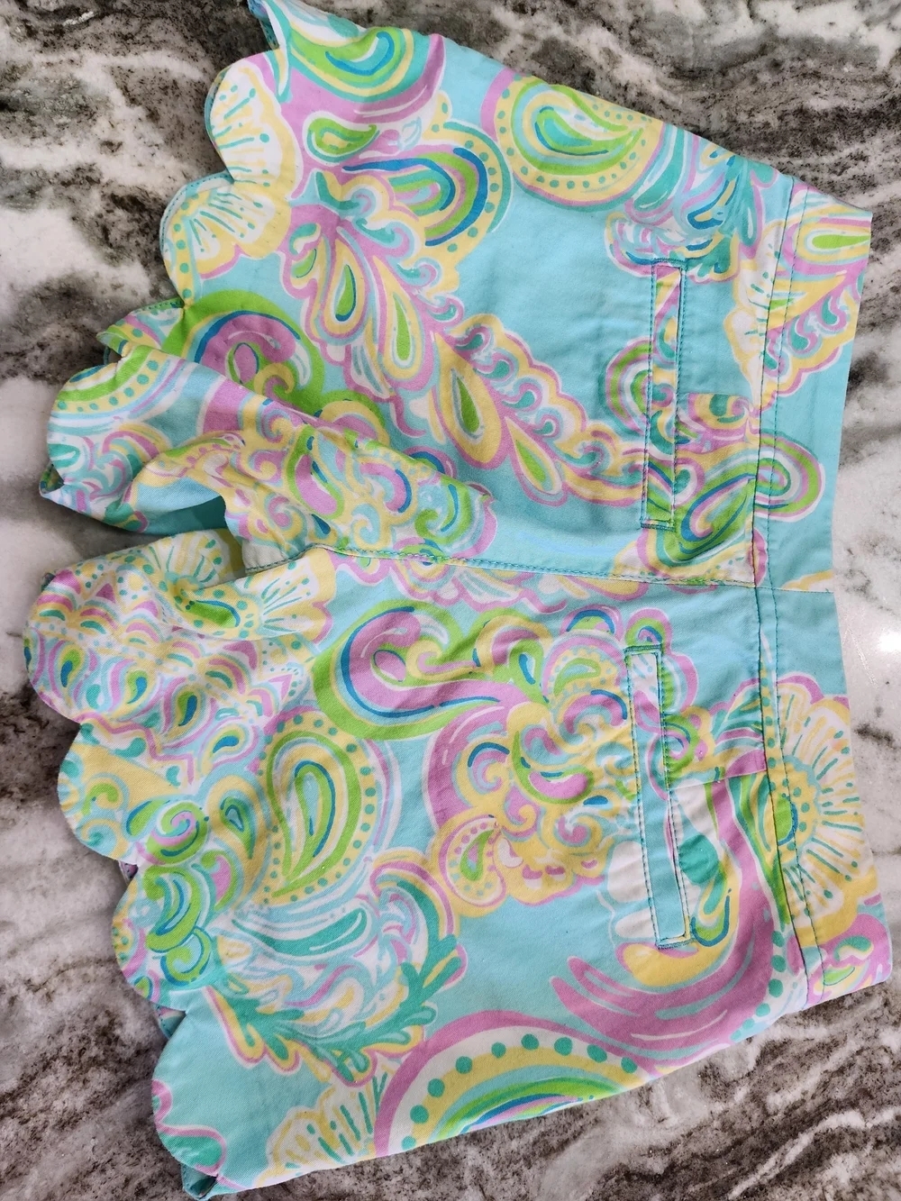 Lilly Pulitzer Scalloped Hem Pastel Paisley Shorts Sz 000 - Picture 2 of 4